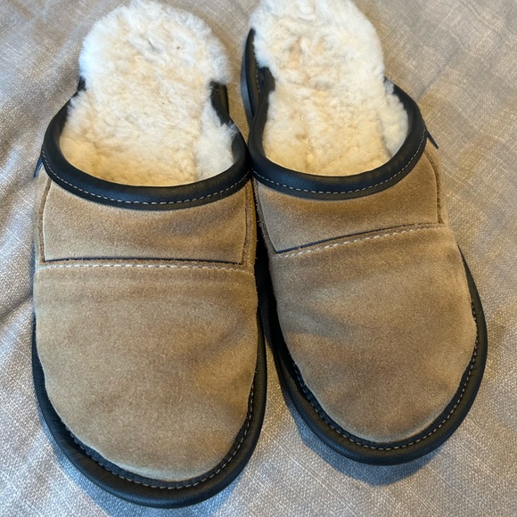 GARNEAU Slippers - Picture 1 of 4